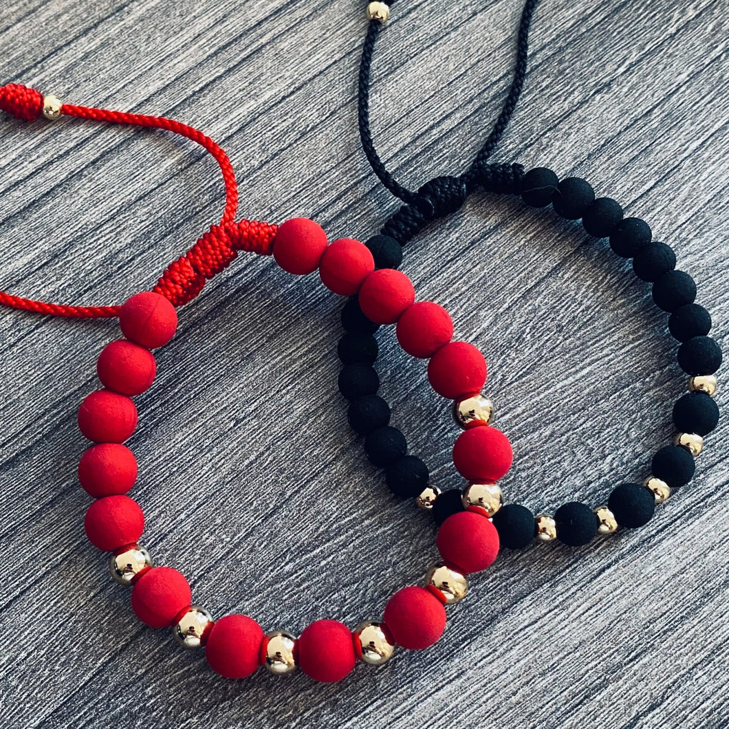 Pulseras pareja (roja caballero + negra dama)